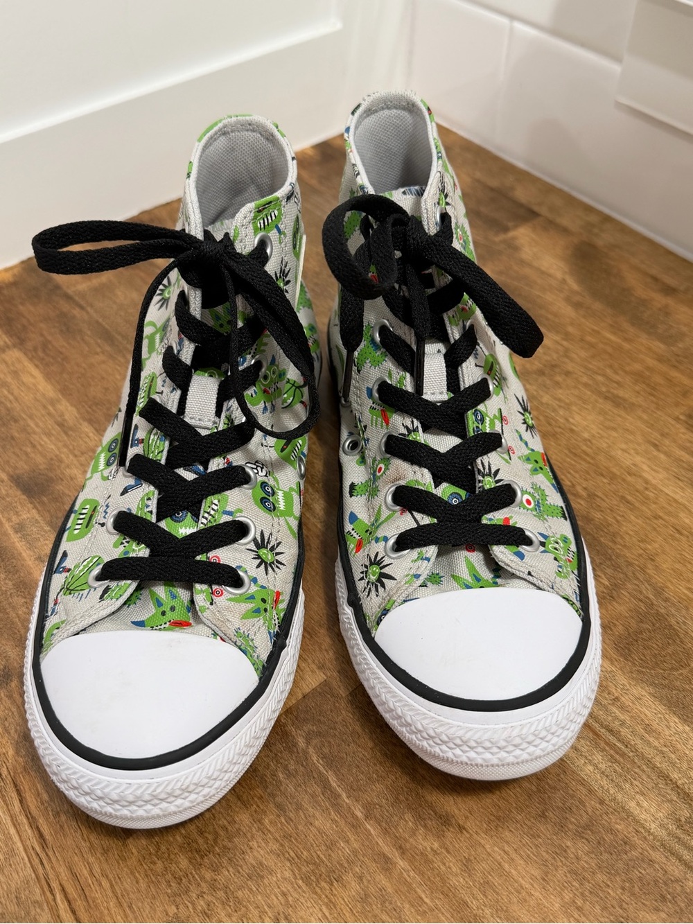 Converse Kids High-Top Sneakers in Green Alien Print- video in listing